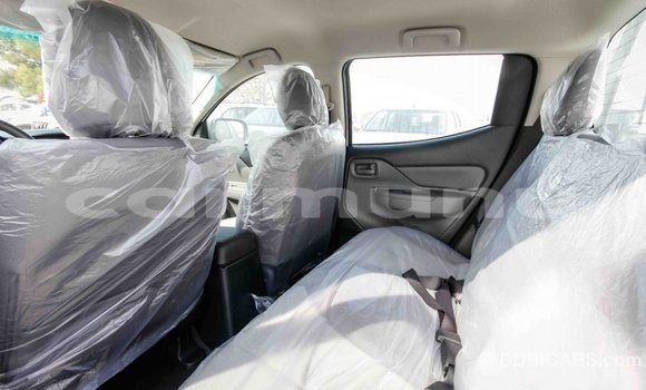 Acheter Import Voiture Mitsubishi L200 Blanc à Import - Dubai, Région de la Bouenza Acheter Import Voiture Mitsubishi L200 Blanc à Import - Dubai, Région de la Bouenza