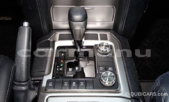 Acheter Import Voiture Toyota Land Cruiser Blanc à Import - Dubai, Région de la Bouenza Acheter Import Voiture Toyota Land Cruiser Blanc à Import - Dubai, Région de la Bouenza