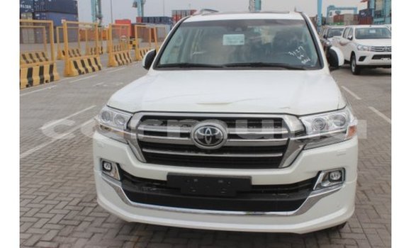 Buy Import Toyota Land Cruiser White Car in Import - Dubai in Region of Bouenza Buy Import Toyota Land Cruiser White Car in Import - Dubai in Region of Bouenza