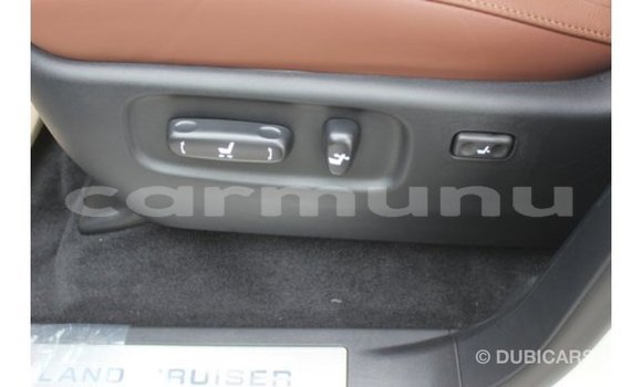 Buy Import Toyota Land Cruiser White Car in Import - Dubai in Region of Bouenza Buy Import Toyota Land Cruiser White Car in Import - Dubai in Region of Bouenza
