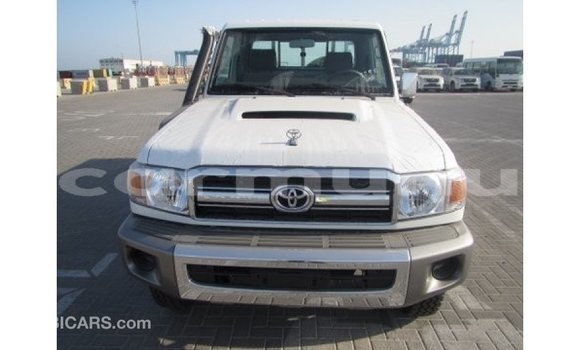 Acheter Import Voiture Toyota Land Cruiser Blanc à Import - Dubai, Région de la Bouenza Acheter Import Voiture Toyota Land Cruiser Blanc à Import - Dubai, Région de la Bouenza