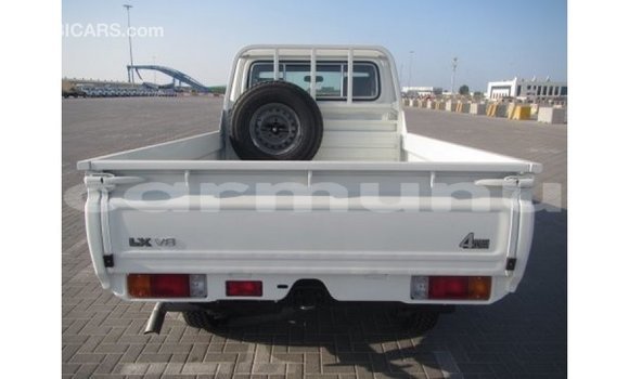 Acheter Import Voiture Toyota Land Cruiser Blanc à Import - Dubai, Région de la Bouenza Acheter Import Voiture Toyota Land Cruiser Blanc à Import - Dubai, Région de la Bouenza