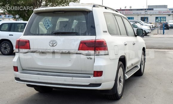 Buy Import Toyota Land Cruiser White Car in Import - Dubai in Region of Bouenza Buy Import Toyota Land Cruiser White Car in Import - Dubai in Region of Bouenza