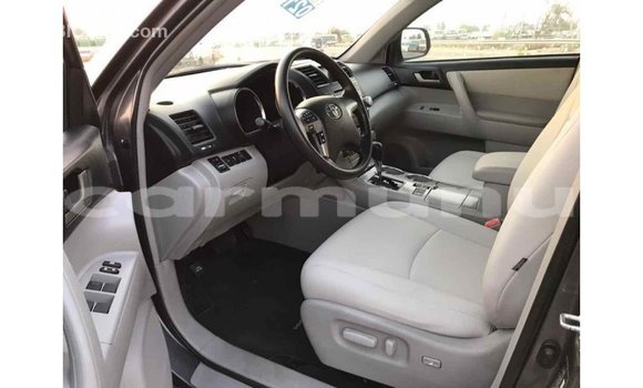 Buy Import Toyota Highlander Other Car in Import - Dubai in Region of Bouenza Buy Import Toyota Highlander Other Car in Import - Dubai in Region of Bouenza