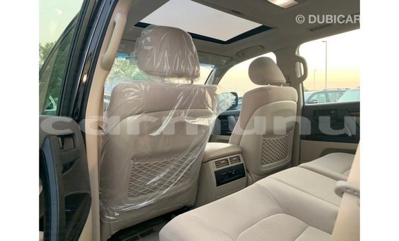 Buy Import Toyota Land Cruiser Black Car in Import - Dubai in Region of Bouenza Buy Import Toyota Land Cruiser Black Car in Import - Dubai in Region of Bouenza