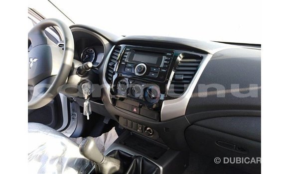 Acheter Import Voiture Mitsubishi L200 Blanc à Import - Dubai, Région de la Bouenza Acheter Import Voiture Mitsubishi L200 Blanc à Import - Dubai, Région de la Bouenza