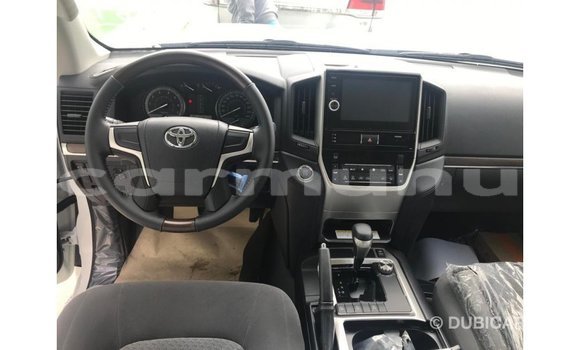 Acheter Import Voiture Toyota Land Cruiser Blanc à Import - Dubai, Région de la Bouenza Acheter Import Voiture Toyota Land Cruiser Blanc à Import - Dubai, Région de la Bouenza