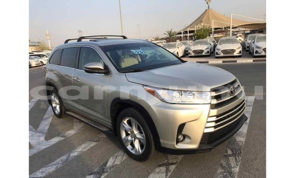 Buy Import Toyota Highlander Beige Car in Import - Dubai in Region of Bouenza Buy Import Toyota Highlander Beige Car in Import - Dubai in Region of Bouenza