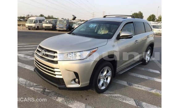 Buy Import Toyota Highlander Beige Car in Import - Dubai in Region of Bouenza Buy Import Toyota Highlander Beige Car in Import - Dubai in Region of Bouenza