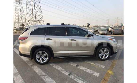 Buy Import Toyota Highlander Beige Car in Import - Dubai in Region of Bouenza Buy Import Toyota Highlander Beige Car in Import - Dubai in Region of Bouenza