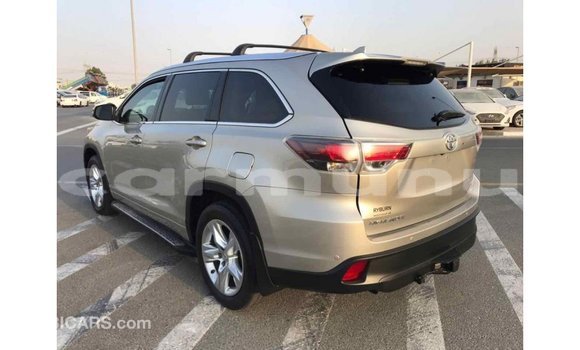 Buy Import Toyota Highlander Beige Car in Import - Dubai in Region of Bouenza Buy Import Toyota Highlander Beige Car in Import - Dubai in Region of Bouenza