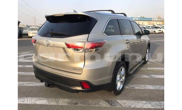 Buy Import Toyota Highlander Beige Car in Import - Dubai in Region of Bouenza Buy Import Toyota Highlander Beige Car in Import - Dubai in Region of Bouenza