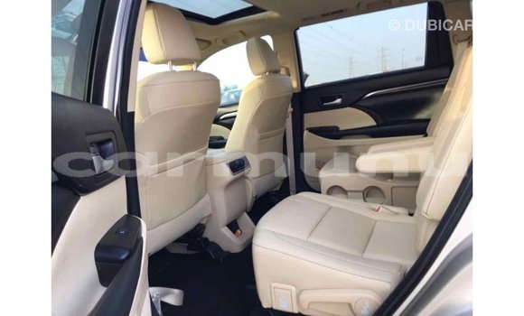 Buy Import Toyota Highlander Beige Car in Import - Dubai in Region of Bouenza Buy Import Toyota Highlander Beige Car in Import - Dubai in Region of Bouenza