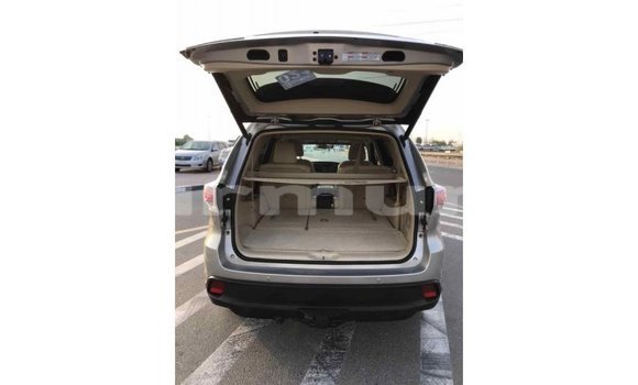 Buy Import Toyota Highlander Beige Car in Import - Dubai in Region of Bouenza Buy Import Toyota Highlander Beige Car in Import - Dubai in Region of Bouenza