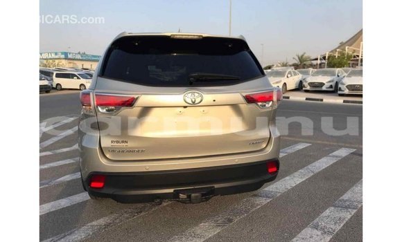 Buy Import Toyota Highlander Beige Car in Import - Dubai in Region of Bouenza Buy Import Toyota Highlander Beige Car in Import - Dubai in Region of Bouenza