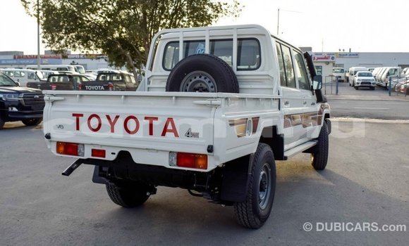 Buy Import Toyota Land Cruiser Beige Car in Import - Dubai in Region of Bouenza Buy Import Toyota Land Cruiser Beige Car in Import - Dubai in Region of Bouenza