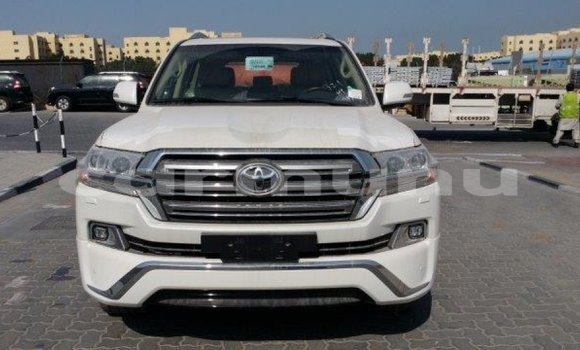 Acheter Import Voiture Toyota Land Cruiser Blanc à Import - Dubai, Région de la Bouenza Acheter Import Voiture Toyota Land Cruiser Blanc à Import - Dubai, Région de la Bouenza