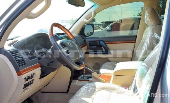Buy Import Toyota Land Cruiser Other Car in Import - Dubai in Region of Bouenza Buy Import Toyota Land Cruiser Other Car in Import - Dubai in Region of Bouenza