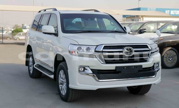 Acheter Import Voiture Toyota Land Cruiser Blanc à Import - Dubai, Région de la Bouenza Acheter Import Voiture Toyota Land Cruiser Blanc à Import - Dubai, Région de la Bouenza