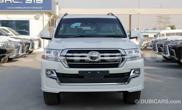 Acheter Import Voiture Toyota Land Cruiser Blanc à Import - Dubai, Région de la Bouenza Acheter Import Voiture Toyota Land Cruiser Blanc à Import - Dubai, Région de la Bouenza