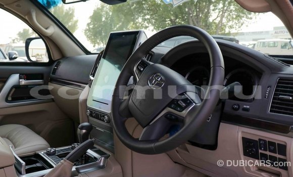 Acheter Import Voiture Toyota Land Cruiser Blanc à Import - Dubai, Région de la Bouenza Acheter Import Voiture Toyota Land Cruiser Blanc à Import - Dubai, Région de la Bouenza