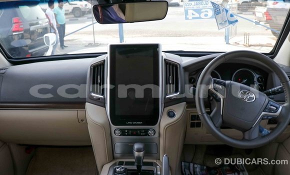 Acheter Import Voiture Toyota Land Cruiser Blanc à Import - Dubai, Région de la Bouenza Acheter Import Voiture Toyota Land Cruiser Blanc à Import - Dubai, Région de la Bouenza