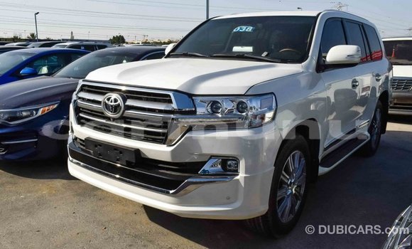 Buy Import Toyota Land Cruiser White Car in Import - Dubai in Region of Bouenza Buy Import Toyota Land Cruiser White Car in Import - Dubai in Region of Bouenza