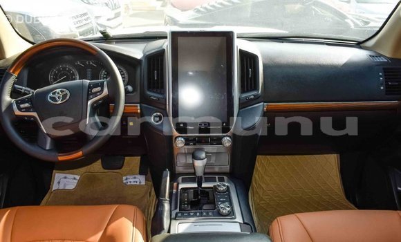 Buy Import Toyota Land Cruiser White Car in Import - Dubai in Region of Bouenza Buy Import Toyota Land Cruiser White Car in Import - Dubai in Region of Bouenza