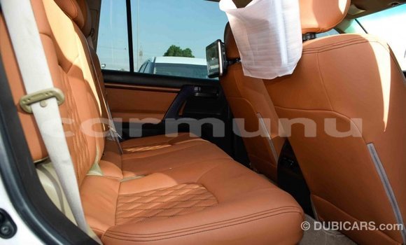 Buy Import Toyota Land Cruiser White Car in Import - Dubai in Region of Bouenza Buy Import Toyota Land Cruiser White Car in Import - Dubai in Region of Bouenza
