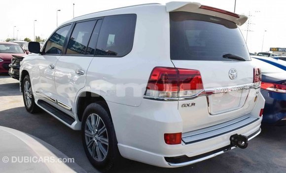 Buy Import Toyota Land Cruiser White Car in Import - Dubai in Region of Bouenza Buy Import Toyota Land Cruiser White Car in Import - Dubai in Region of Bouenza