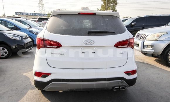 Acheter Import Voiture Hyundai Santa Fe Blanc à Import - Dubai, Région de la Bouenza Acheter Import Voiture Hyundai Santa Fe Blanc à Import - Dubai, Région de la Bouenza
