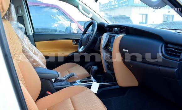 Acheter Import Voiture Toyota Fortuner Blanc à Import - Dubai, Région de la Bouenza Acheter Import Voiture Toyota Fortuner Blanc à Import - Dubai, Région de la Bouenza
