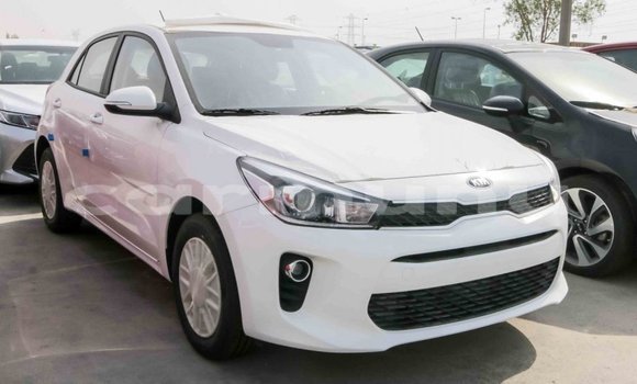 Acheter Import Voiture Kia Rio Blanc à Import - Dubai, Région de la Bouenza Acheter Import Voiture Kia Rio Blanc à Import - Dubai, Région de la Bouenza