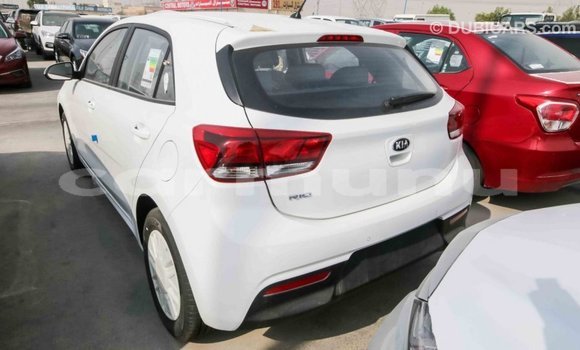 Acheter Import Voiture Kia Rio Blanc à Import - Dubai, Région de la Bouenza Acheter Import Voiture Kia Rio Blanc à Import - Dubai, Région de la Bouenza