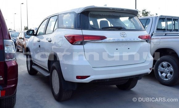 Acheter Import Voiture Toyota Fortuner Blanc à Import - Dubai, Région de la Bouenza Acheter Import Voiture Toyota Fortuner Blanc à Import - Dubai, Région de la Bouenza