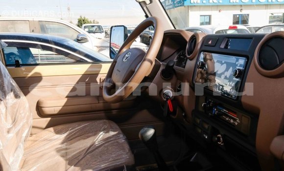 Acheter Import Voiture Toyota Land Cruiser Beige à Import - Dubai, Région de la Bouenza Acheter Import Voiture Toyota Land Cruiser Beige à Import - Dubai, Région de la Bouenza