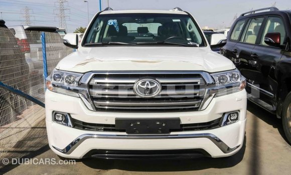 Acheter Import Voiture Toyota Land Cruiser Blanc à Import - Dubai, Région de la Bouenza Acheter Import Voiture Toyota Land Cruiser Blanc à Import - Dubai, Région de la Bouenza
