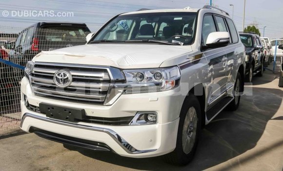 Acheter Import Voiture Toyota Land Cruiser Blanc à Import - Dubai, Région de la Bouenza Acheter Import Voiture Toyota Land Cruiser Blanc à Import - Dubai, Région de la Bouenza