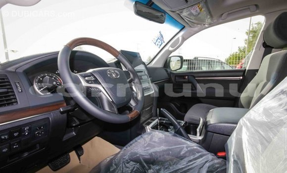 Acheter Import Voiture Toyota Land Cruiser Blanc à Import - Dubai, Région de la Bouenza Acheter Import Voiture Toyota Land Cruiser Blanc à Import - Dubai, Région de la Bouenza