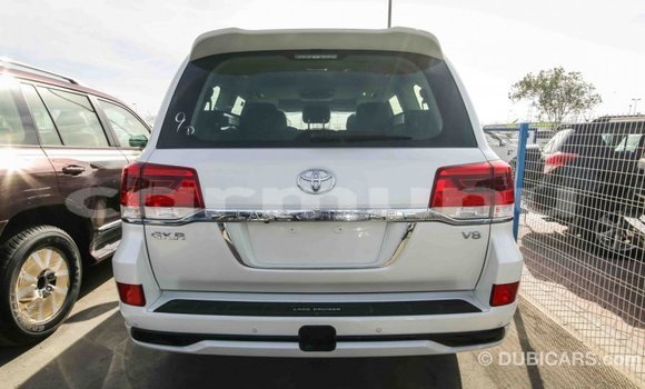 Acheter Import Voiture Toyota Land Cruiser Blanc à Import - Dubai, Région de la Bouenza Acheter Import Voiture Toyota Land Cruiser Blanc à Import - Dubai, Région de la Bouenza