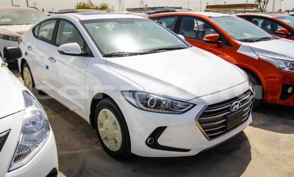 Acheter Import Voiture Hyundai Elantra Blanc à Import - Dubai, Région de la Bouenza Acheter Import Voiture Hyundai Elantra Blanc à Import - Dubai, Région de la Bouenza