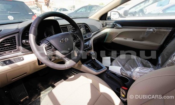 Acheter Import Voiture Hyundai Elantra Blanc à Import - Dubai, Région de la Bouenza Acheter Import Voiture Hyundai Elantra Blanc à Import - Dubai, Région de la Bouenza