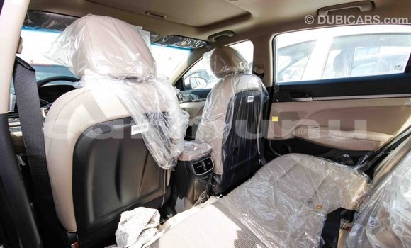 Acheter Import Voiture Hyundai Elantra Blanc à Import - Dubai, Région de la Bouenza Acheter Import Voiture Hyundai Elantra Blanc à Import - Dubai, Région de la Bouenza