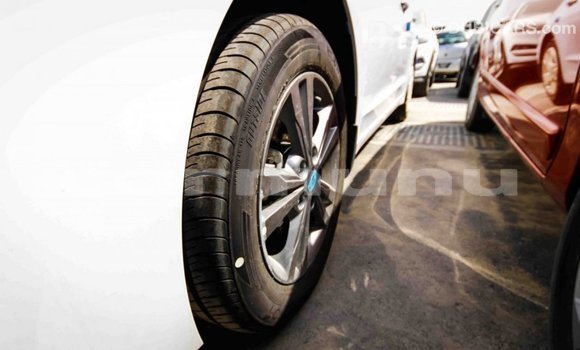 Acheter Import Voiture Hyundai Elantra Blanc à Import - Dubai, Région de la Bouenza Acheter Import Voiture Hyundai Elantra Blanc à Import - Dubai, Région de la Bouenza