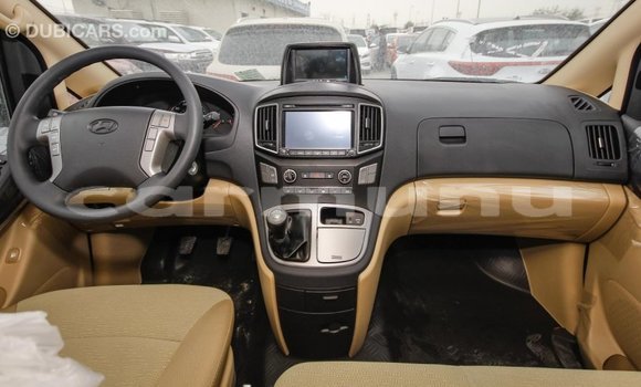 Acheter Import Utilitaire Hyundai Chorus Blanc à Import - Dubai, Région de la Bouenza Acheter Import Utilitaire Hyundai Chorus Blanc à Import - Dubai, Région de la Bouenza