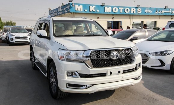 Buy Import Toyota Land Cruiser White Car in Import - Dubai in Region of Bouenza Buy Import Toyota Land Cruiser White Car in Import - Dubai in Region of Bouenza