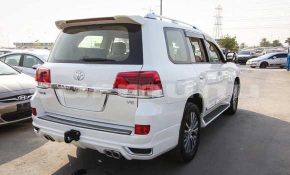 Buy Import Toyota Land Cruiser White Car in Import - Dubai in Region of Bouenza Buy Import Toyota Land Cruiser White Car in Import - Dubai in Region of Bouenza