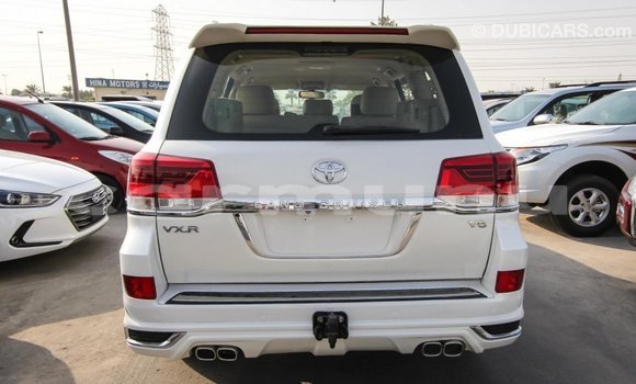 Buy Import Toyota Land Cruiser White Car in Import - Dubai in Region of Bouenza Buy Import Toyota Land Cruiser White Car in Import - Dubai in Region of Bouenza