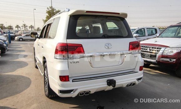 Buy Import Toyota Land Cruiser White Car in Import - Dubai in Region of Bouenza Buy Import Toyota Land Cruiser White Car in Import - Dubai in Region of Bouenza