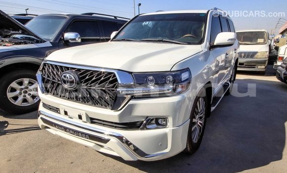 Acheter Import Voiture Toyota Land Cruiser Blanc à Import - Dubai, Région de la Bouenza Acheter Import Voiture Toyota Land Cruiser Blanc à Import - Dubai, Région de la Bouenza